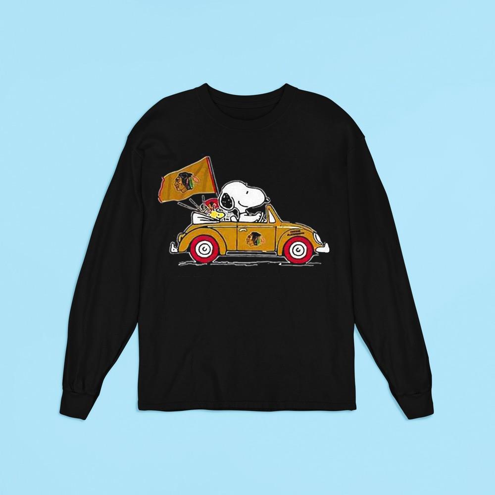 NFL Chicago Blackhawks Snoopy And Woodstock Drives Chicago Blackhawks Beetle Car Shirt
