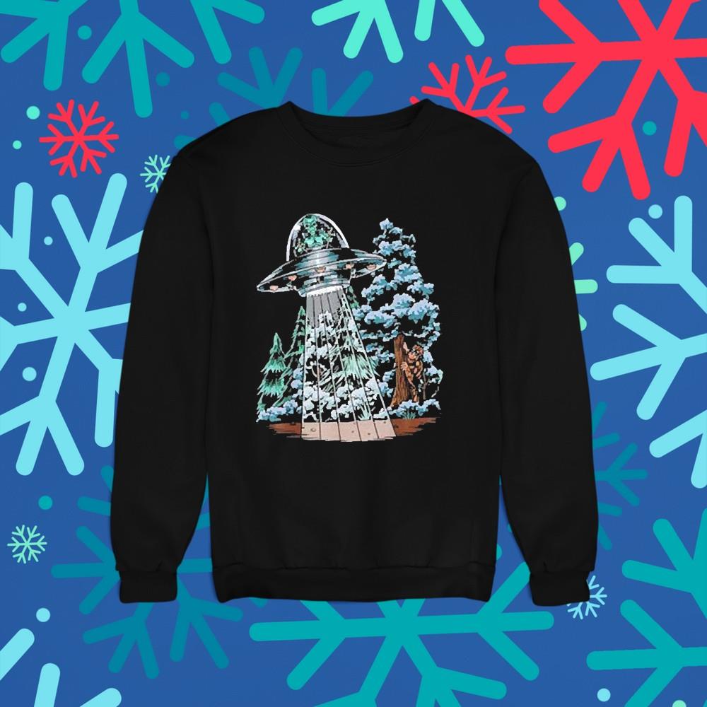 2022 Bigfoot Hiding From Alien In A UFO Behind A Tree Forest Shirt