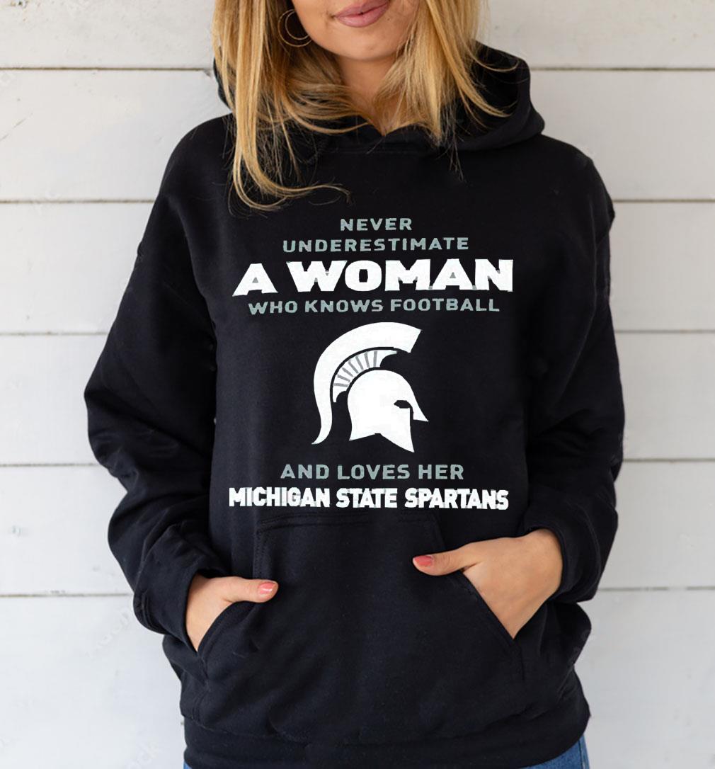 l1011 never underestimate a woman who knows football and loves her michigan state spartans logo hoodie - Never Underestimate A Woman Who Knows Football And Loves Her Michigan State Spartans Logo 2022 Shirt