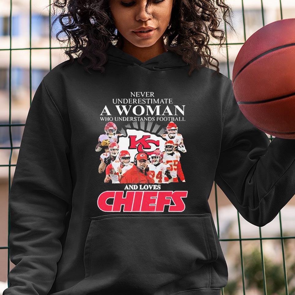 Never underestimate a woman who understands football and loves Kansas city Chiefs 2023 shirt 78 Gameofthronesteeshirt News