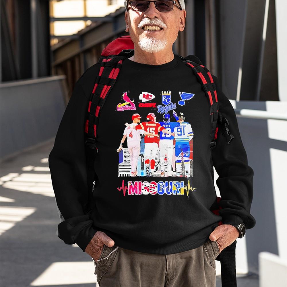 2023 Yadier Molina Patrick Mahomes Salvador Pérez and Vladimir Tarasenko Missouri signatures new shirt 1